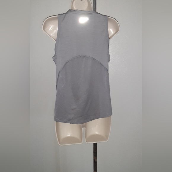 Nike Dri Fit Gray Ladies Small Sleeveless Athletic Workout Tank top shirt - Picture 2 of 2
